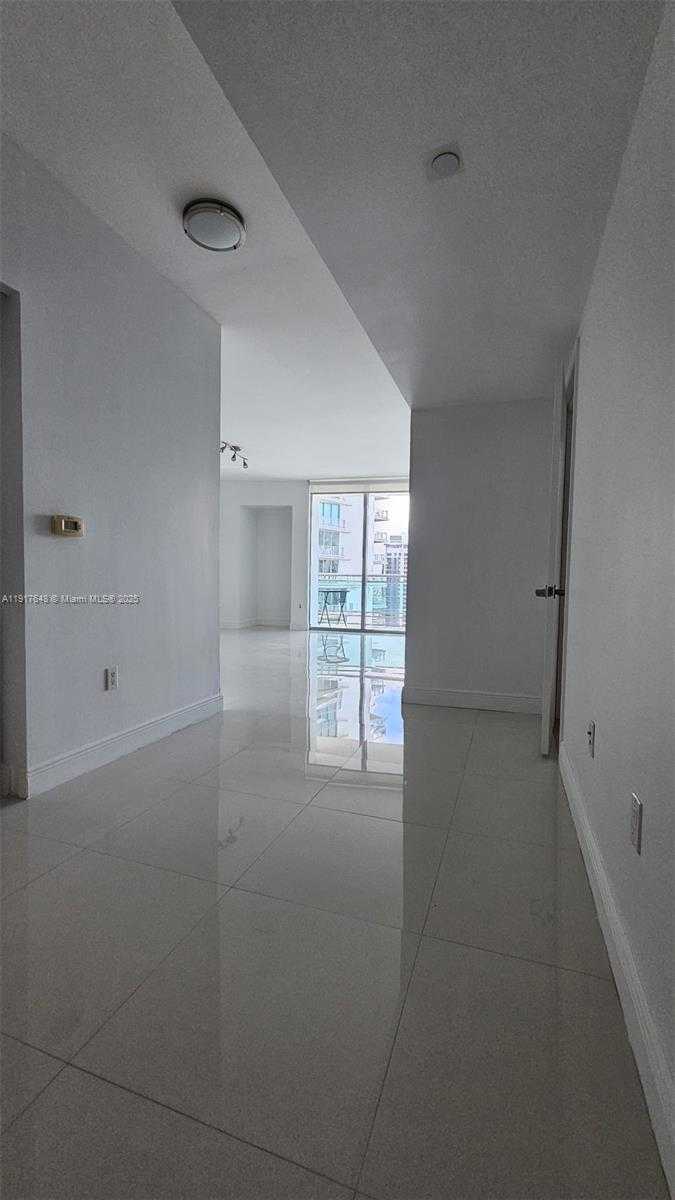 Small Image of 350 SOUTH MIAMI AVE #3215, Miami Number 16