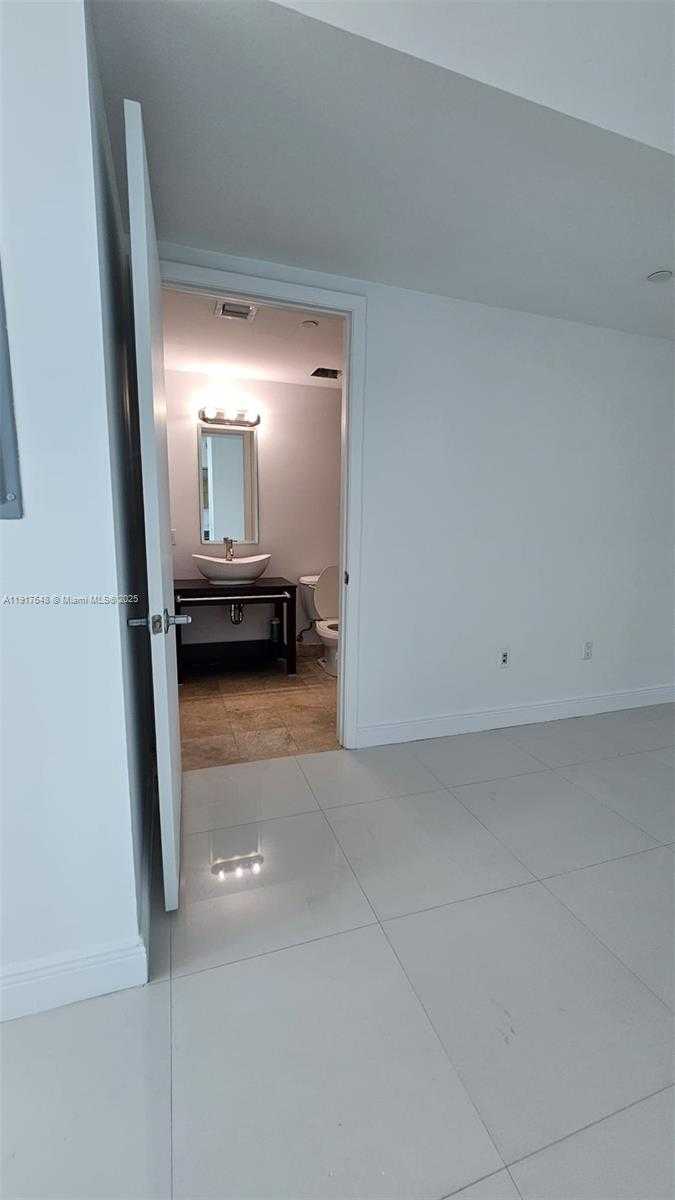 Small Image of 350 SOUTH MIAMI AVE #3215, Miami Number 18
