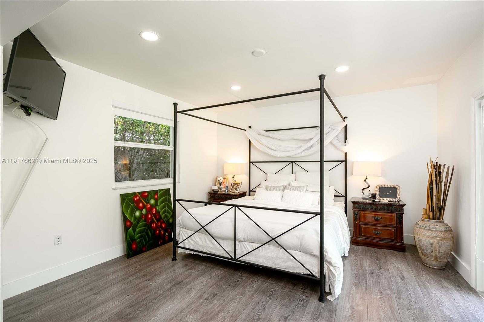 Small Image of 1360 SOUTH WEST 16TH ST, Miami Number 17