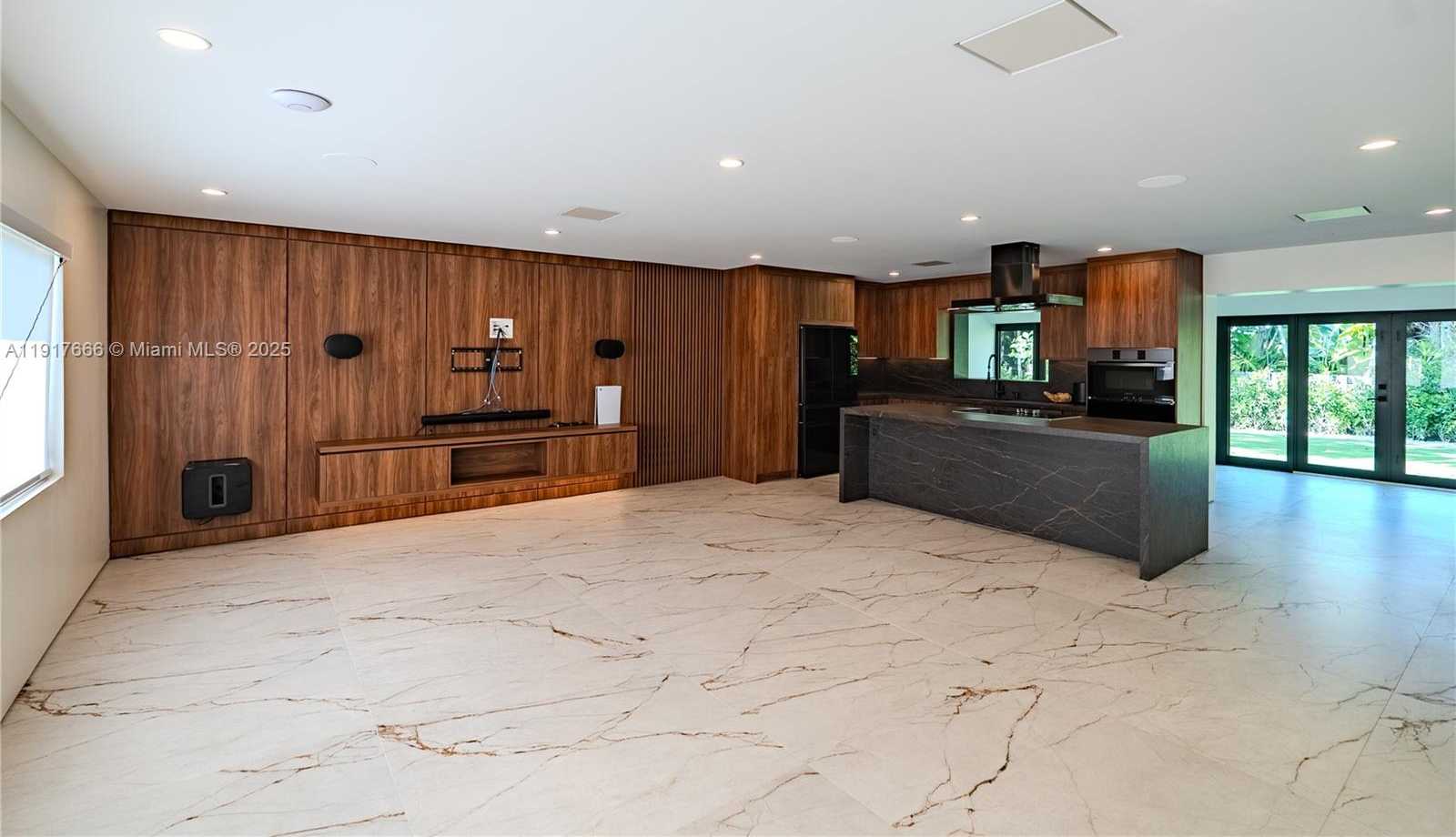 Small Image of 3711 BATTERSEA RD, Miami Number 12