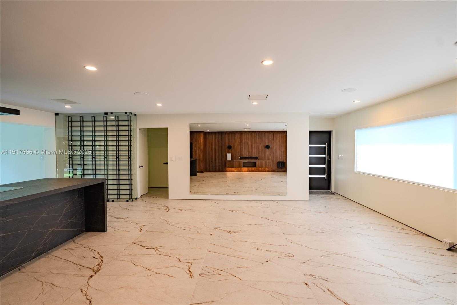 Small Image of 3711 BATTERSEA RD, Miami Number 15