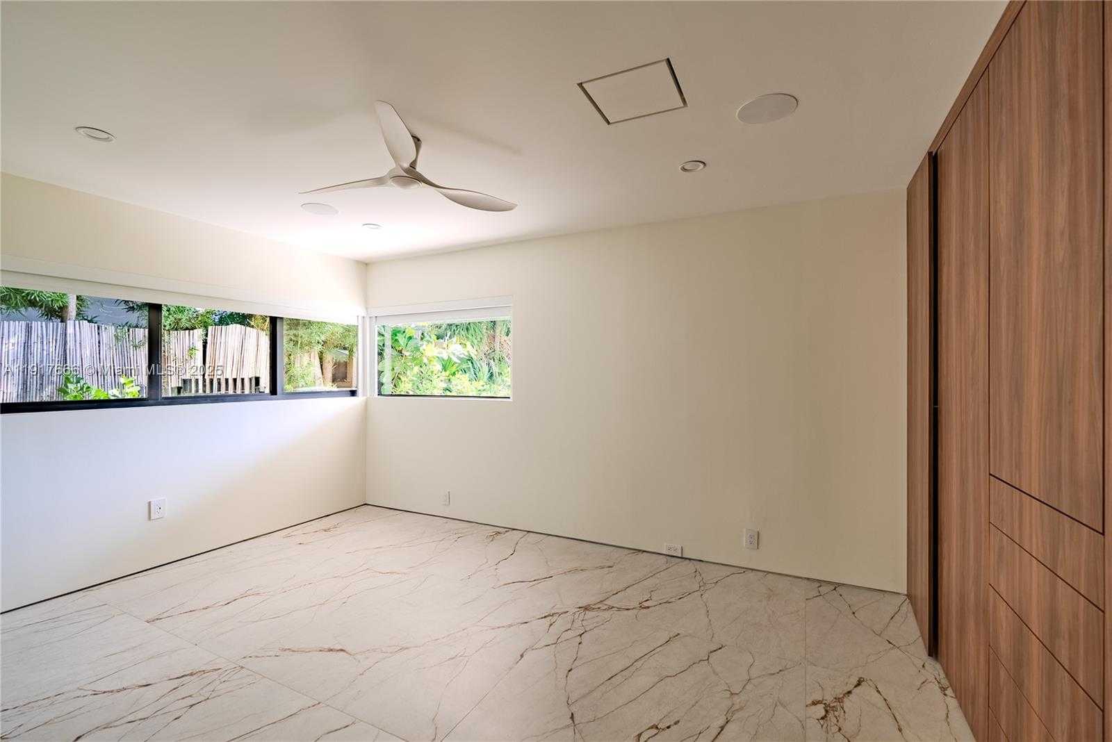 Small Image of 3711 BATTERSEA RD, Miami Number 17