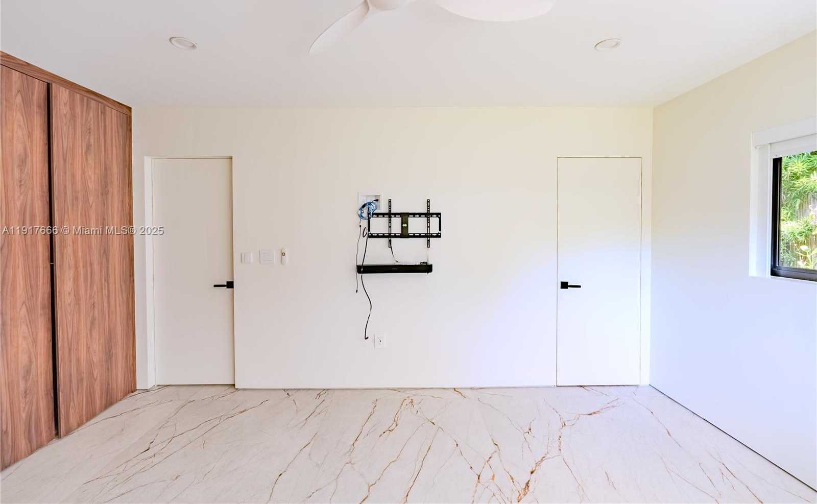 Small Image of 3711 BATTERSEA RD, Miami Number 19