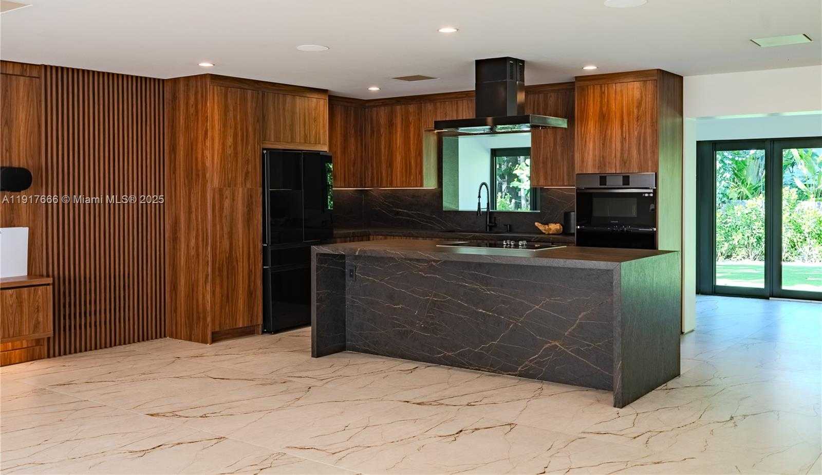 Small Image of 3711 BATTERSEA RD, Miami Number 2