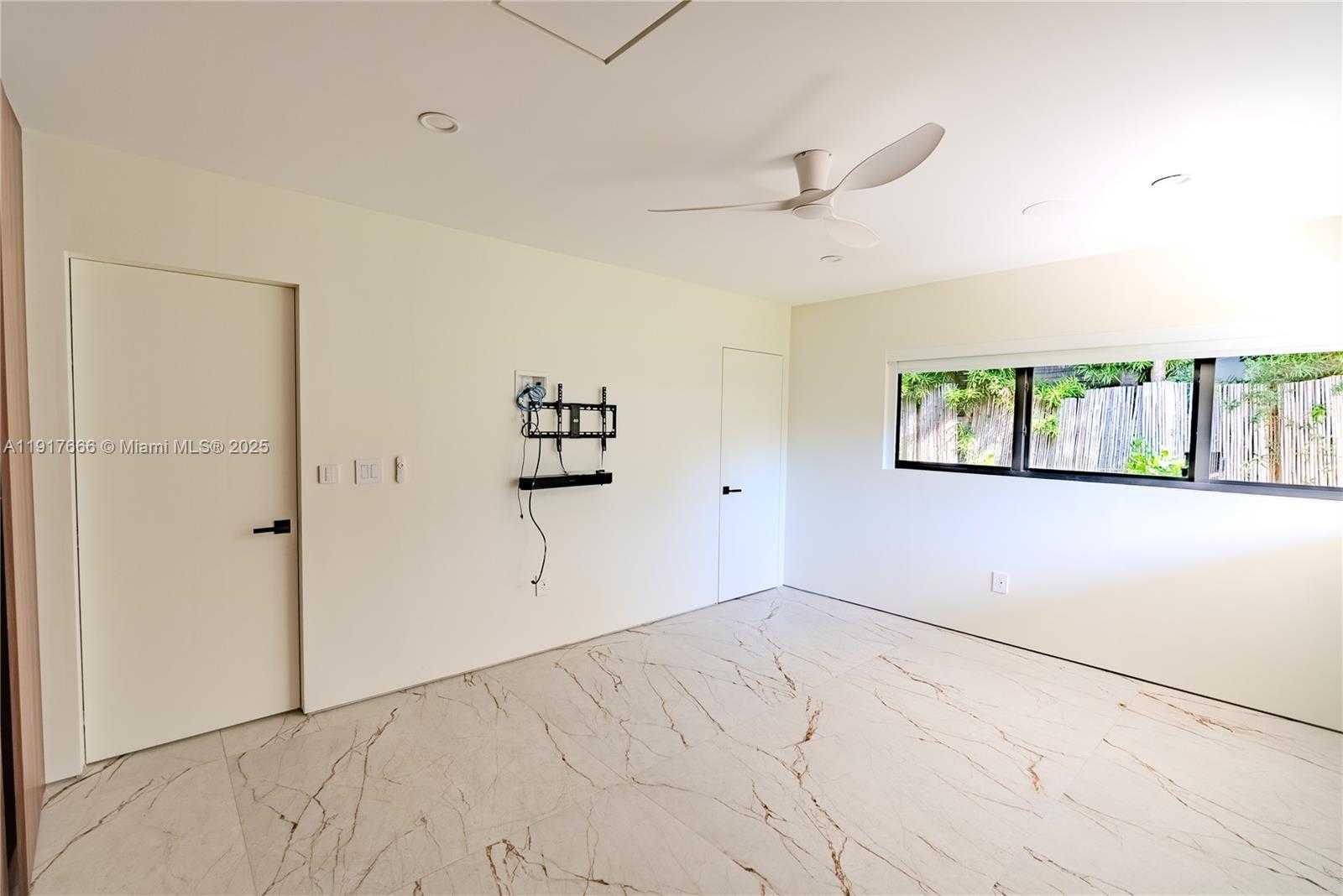 Small Image of 3711 BATTERSEA RD, Miami Number 20