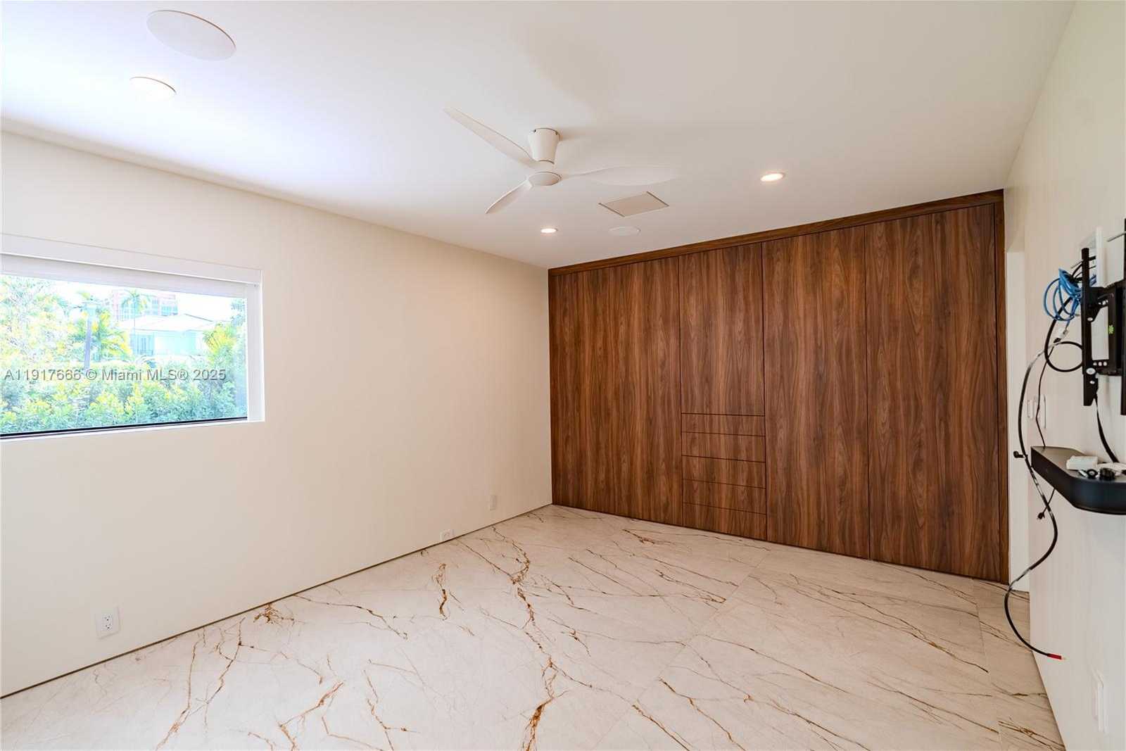 Small Image of 3711 BATTERSEA RD, Miami Number 22