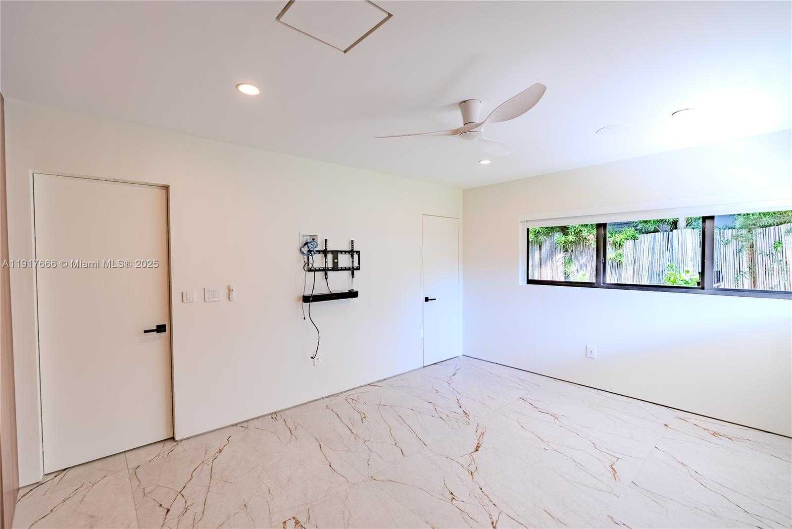 Small Image of 3711 BATTERSEA RD, Miami Number 23