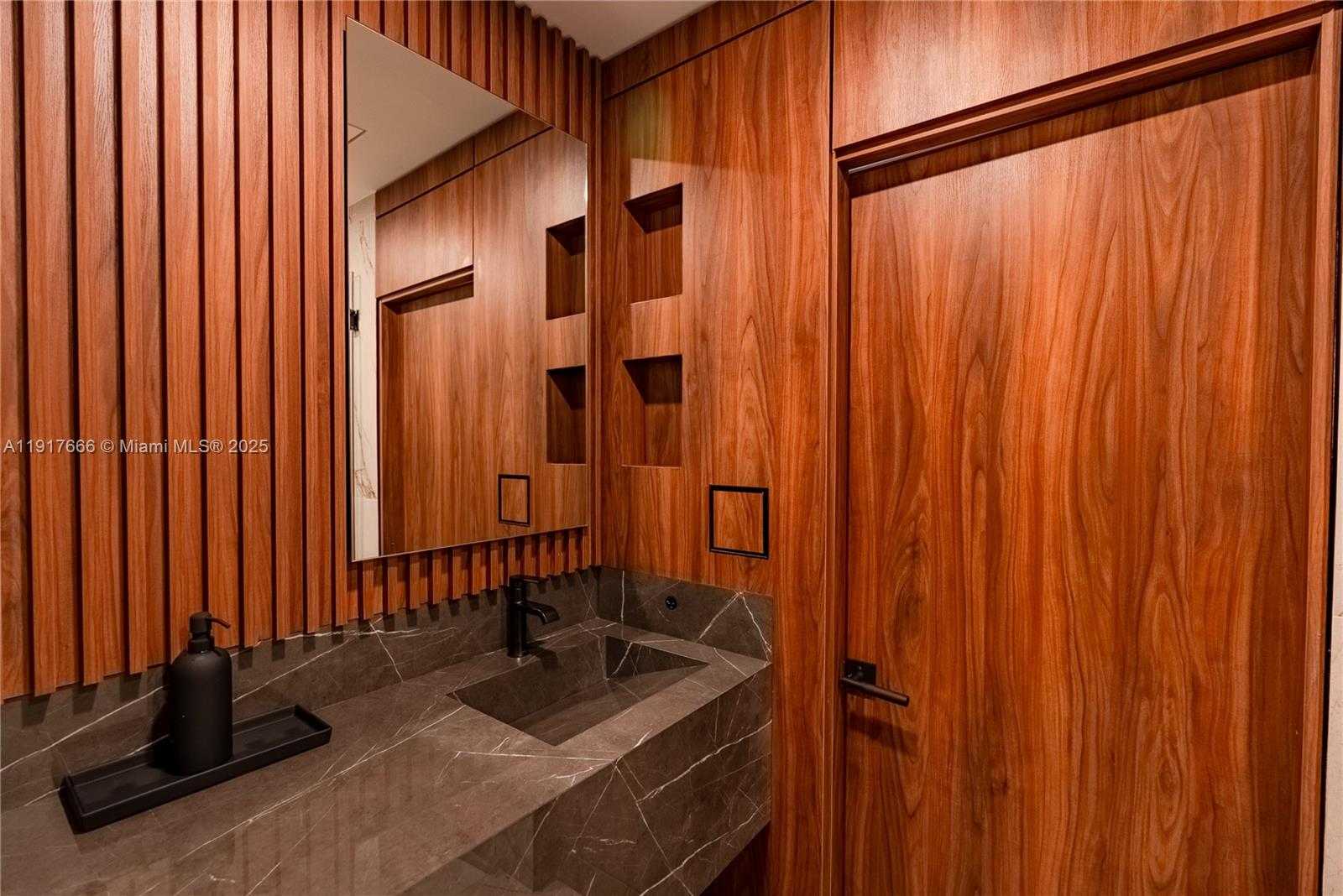 Small Image of 3711 BATTERSEA RD, Miami Number 30