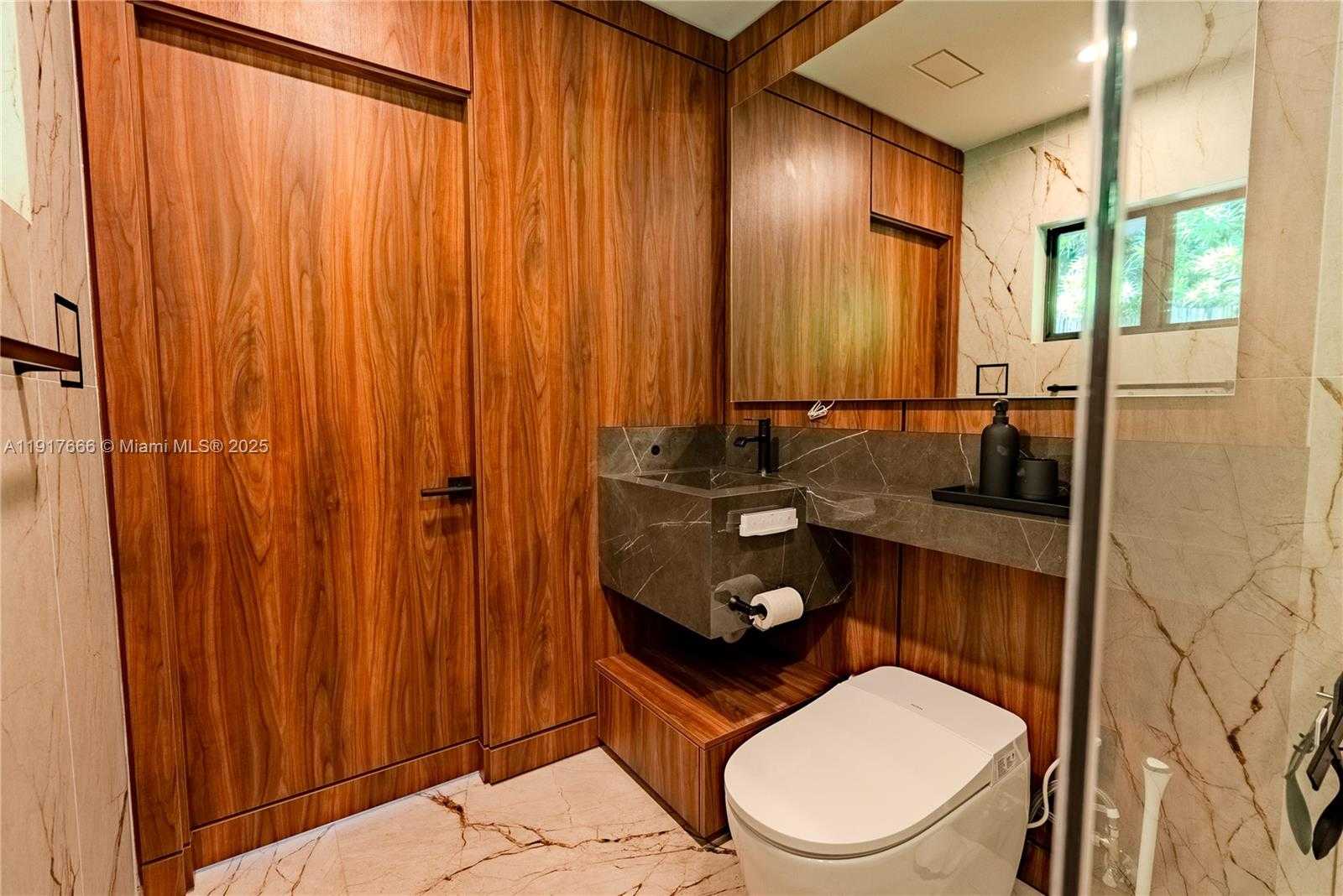 Small Image of 3711 BATTERSEA RD, Miami Number 31