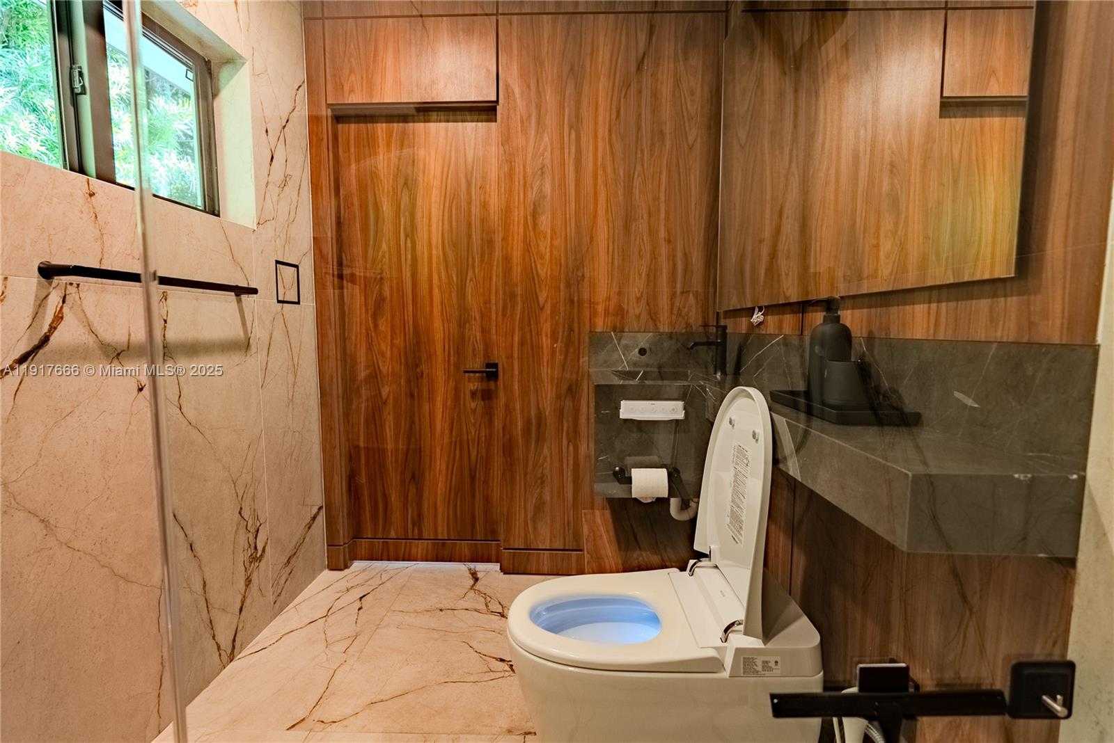 Small Image of 3711 BATTERSEA RD, Miami Number 32