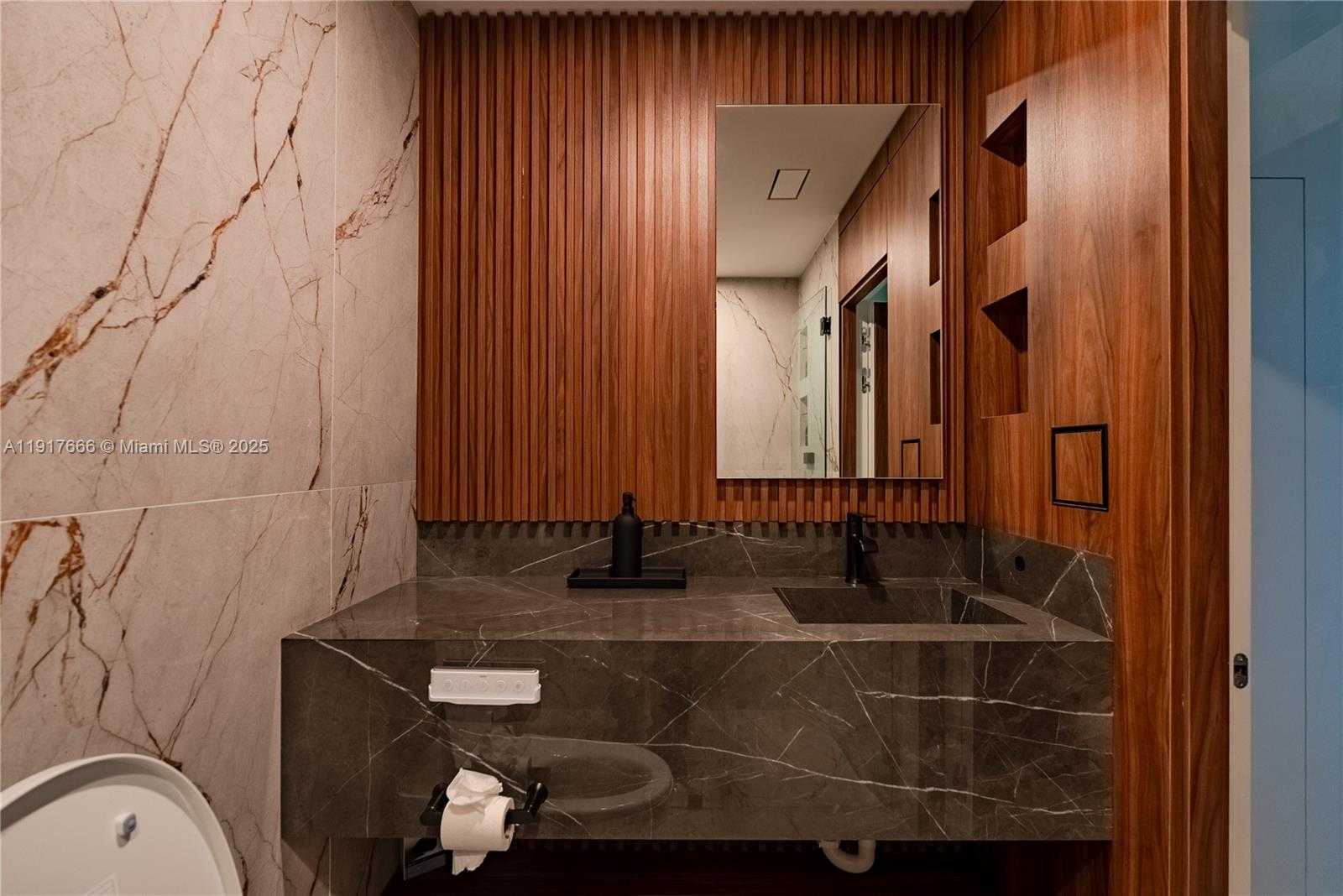 Small Image of 3711 BATTERSEA RD, Miami Number 33