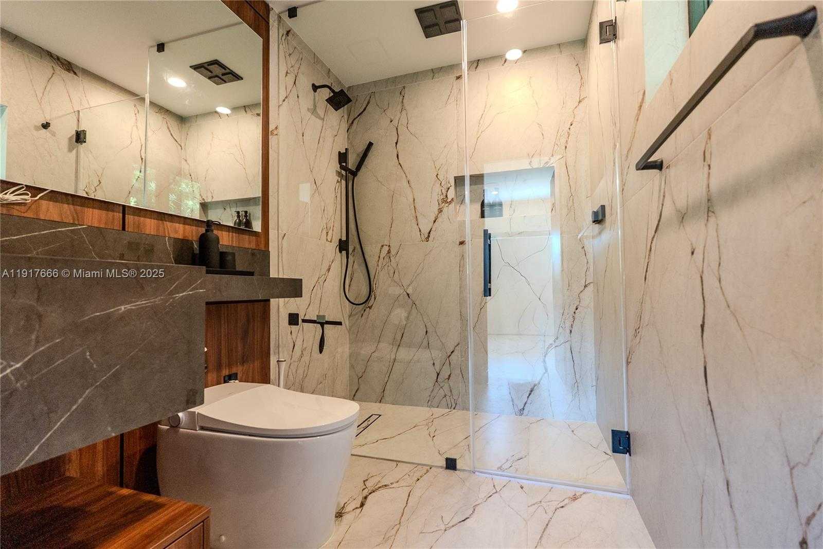 Small Image of 3711 BATTERSEA RD, Miami Number 35