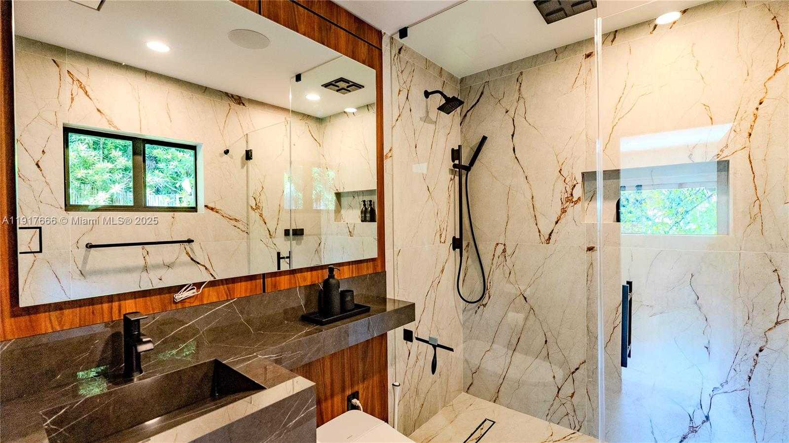 Small Image of 3711 BATTERSEA RD, Miami Number 36