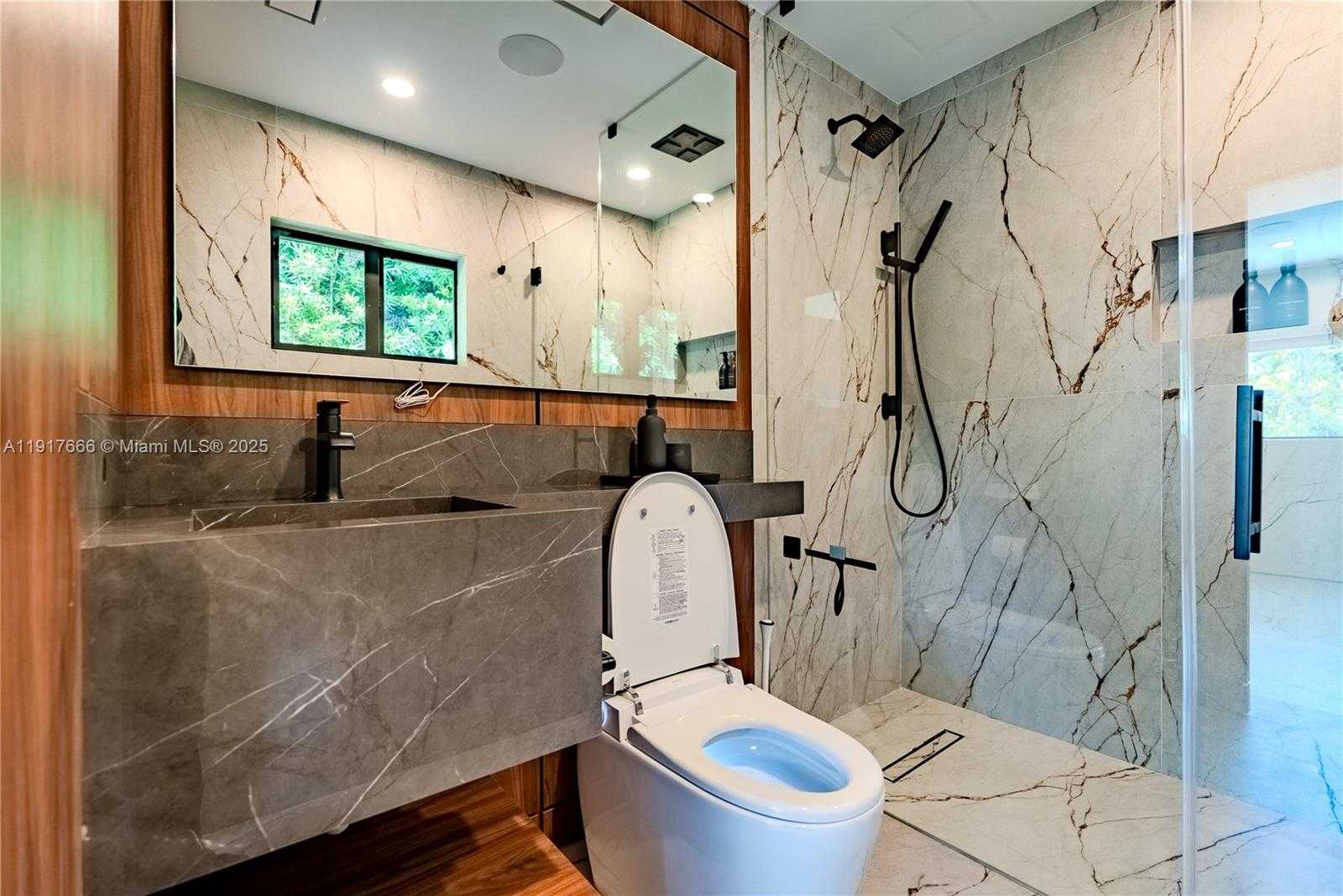 Small Image of 3711 BATTERSEA RD, Miami Number 41