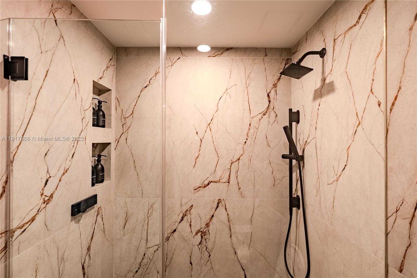 Small Image of 3711 BATTERSEA RD, Miami Number 43