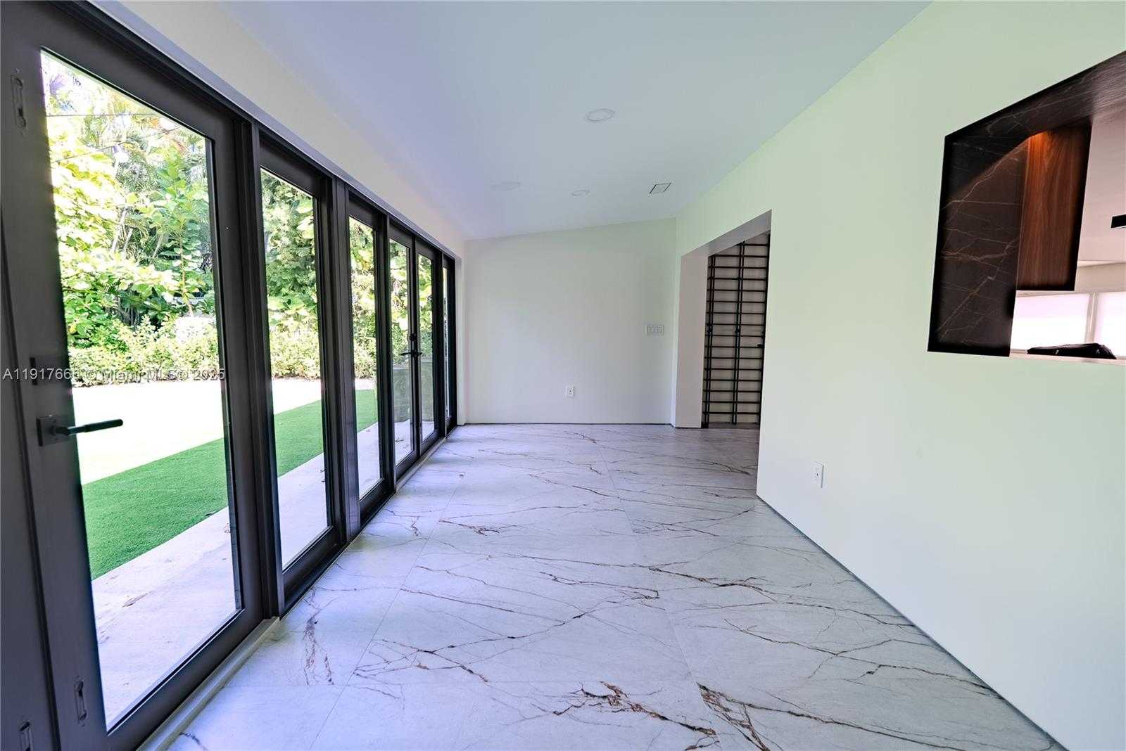 Small Image of 3711 BATTERSEA RD, Miami Number 44