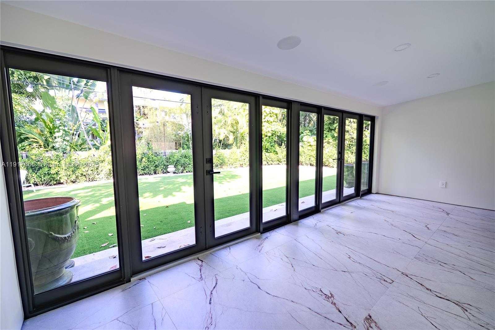 Small Image of 3711 BATTERSEA RD, Miami Number 45