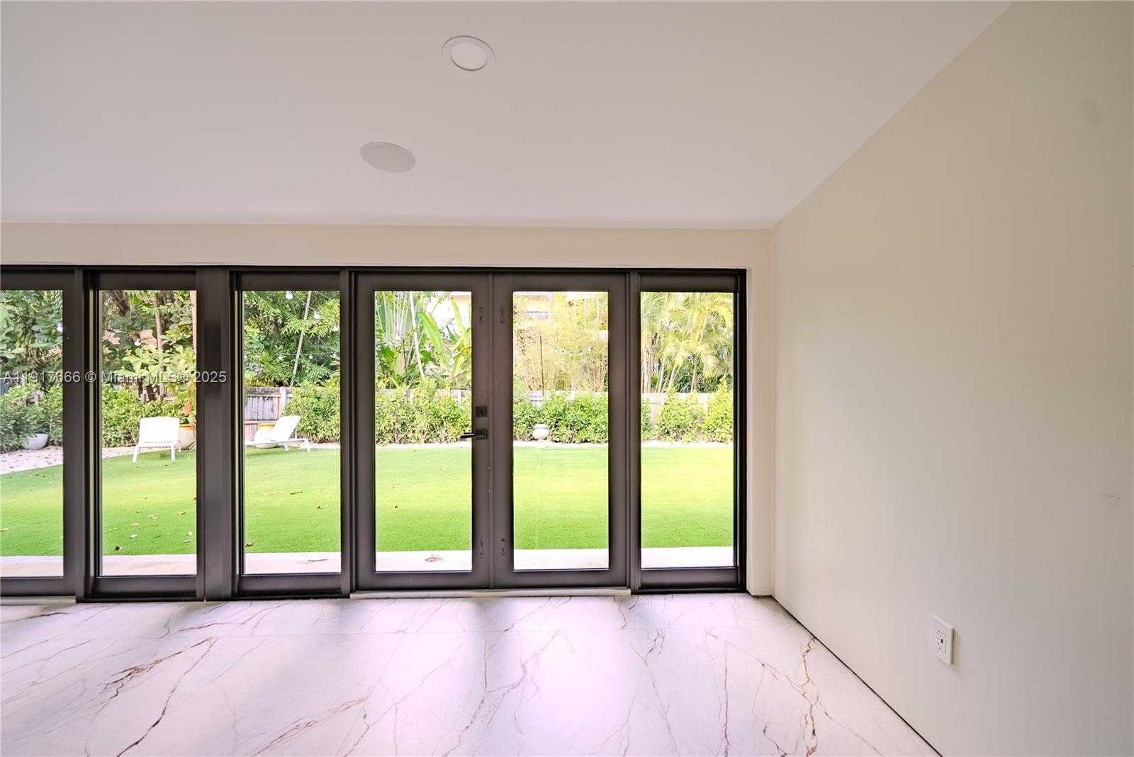 Small Image of 3711 BATTERSEA RD, Miami Number 47