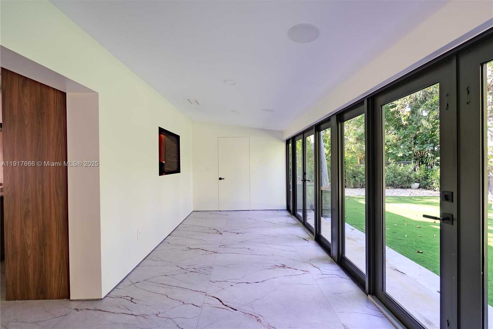 Small Image of 3711 BATTERSEA RD, Miami Number 48