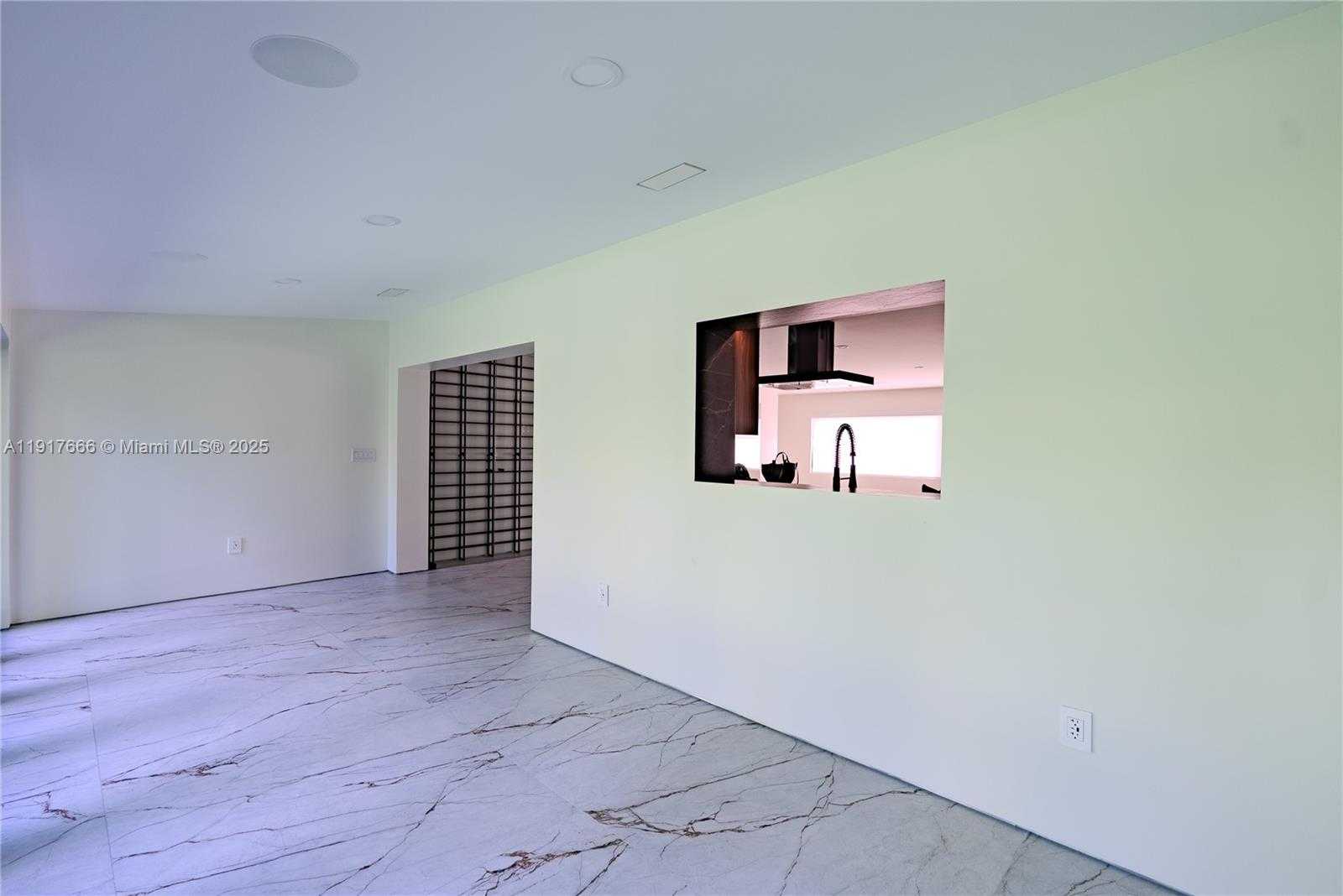 Small Image of 3711 BATTERSEA RD, Miami Number 49