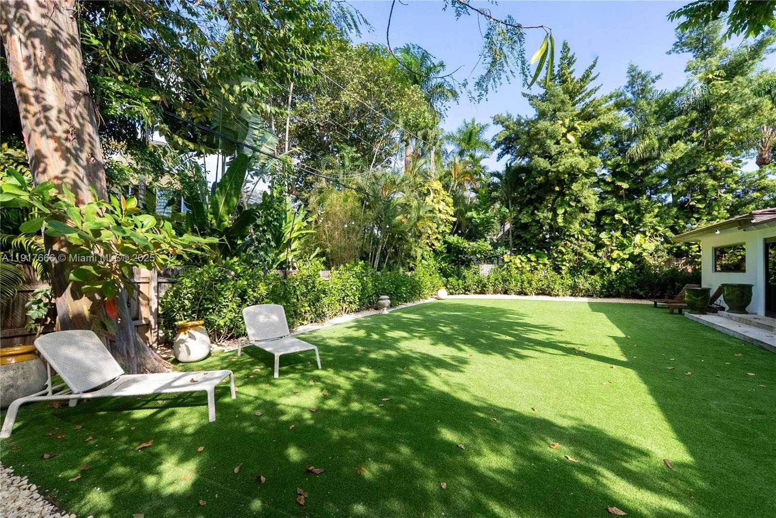 Small Image of 3711 BATTERSEA RD, Miami Number 54