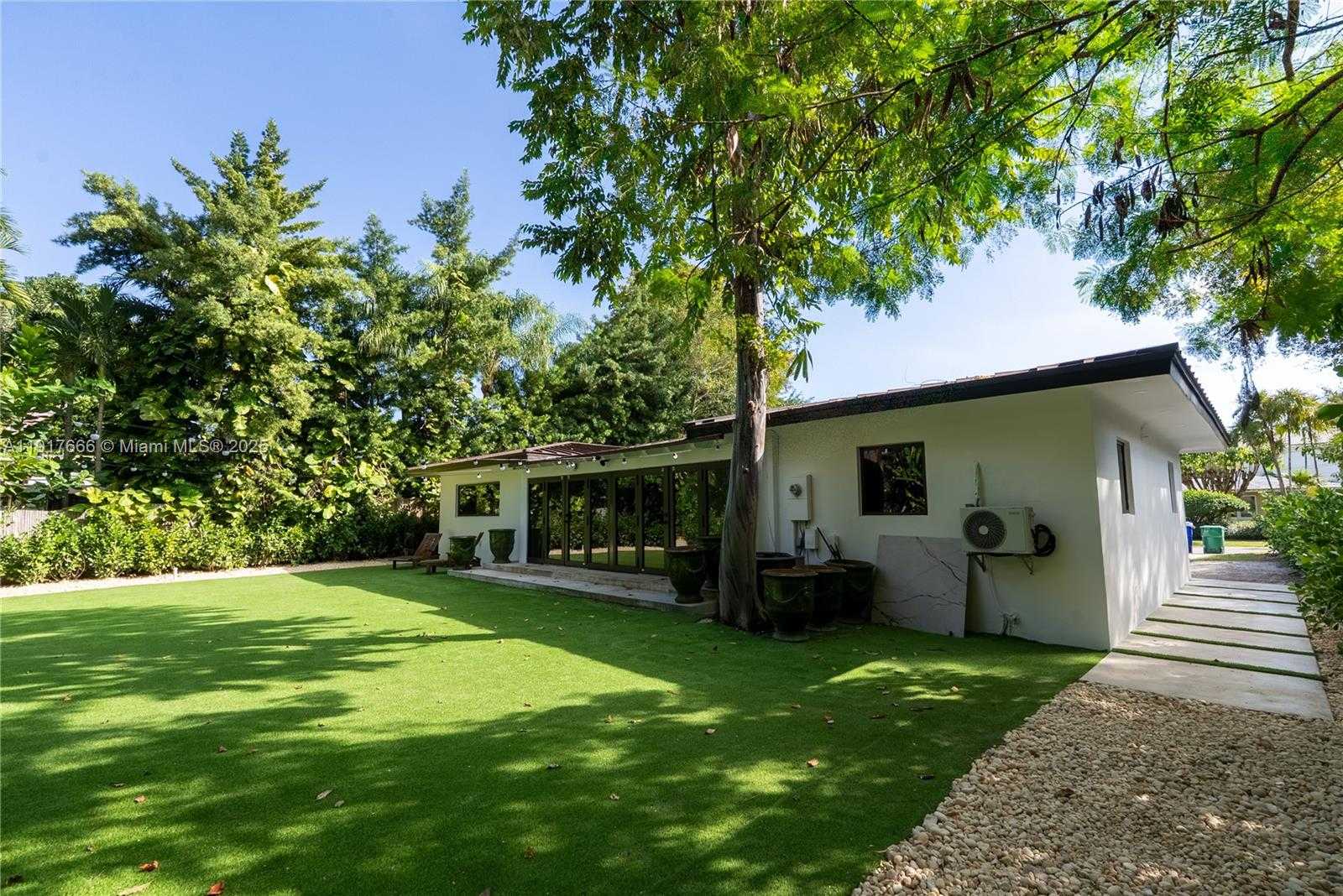 Small Image of 3711 BATTERSEA RD, Miami Number 56