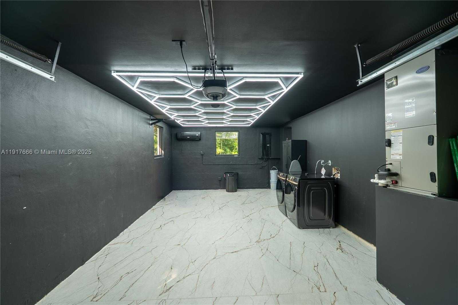 Small Image of 3711 BATTERSEA RD, Miami Number 65