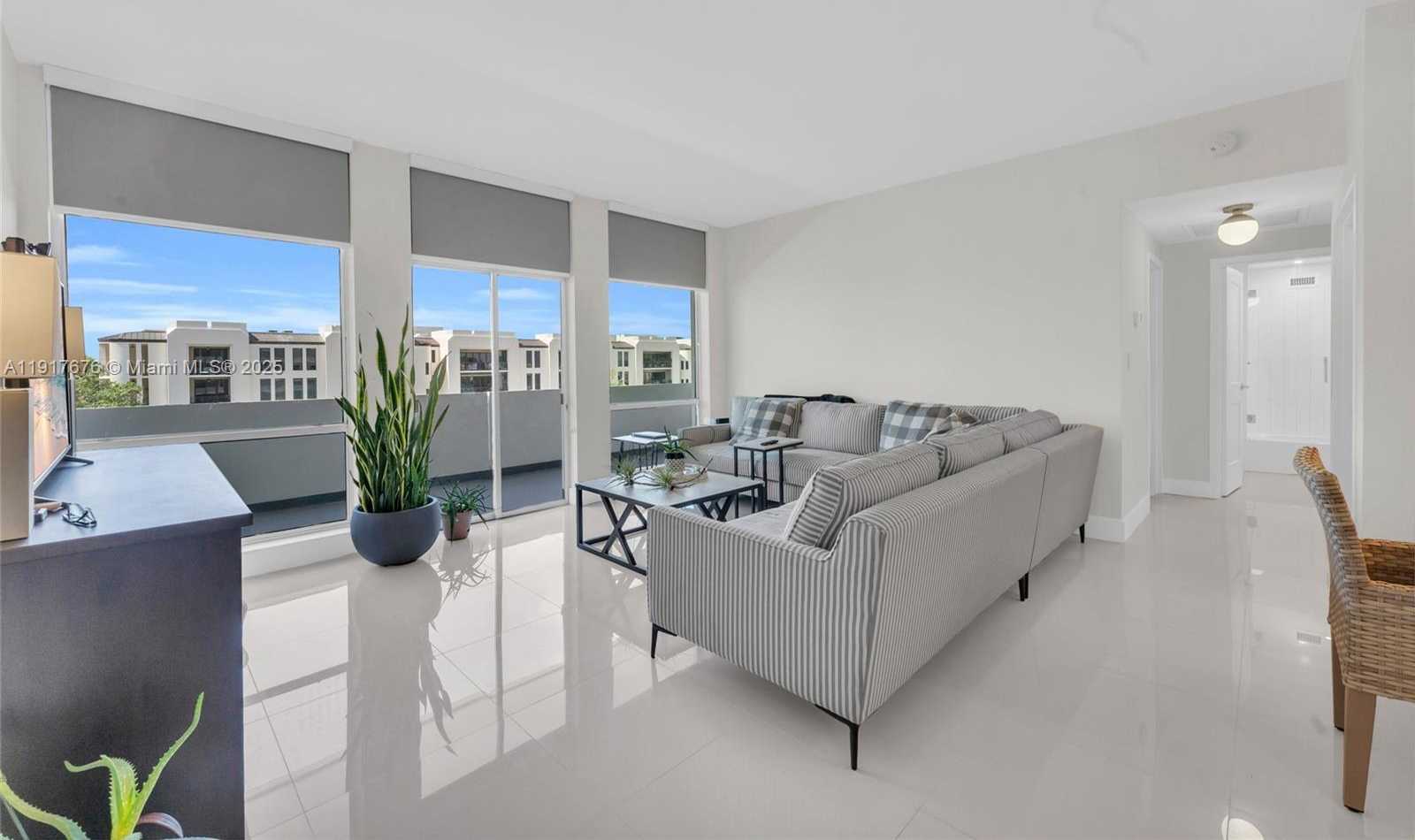 Small Image of 700 BILTMORE WAY #505, Coral Gables Number 4