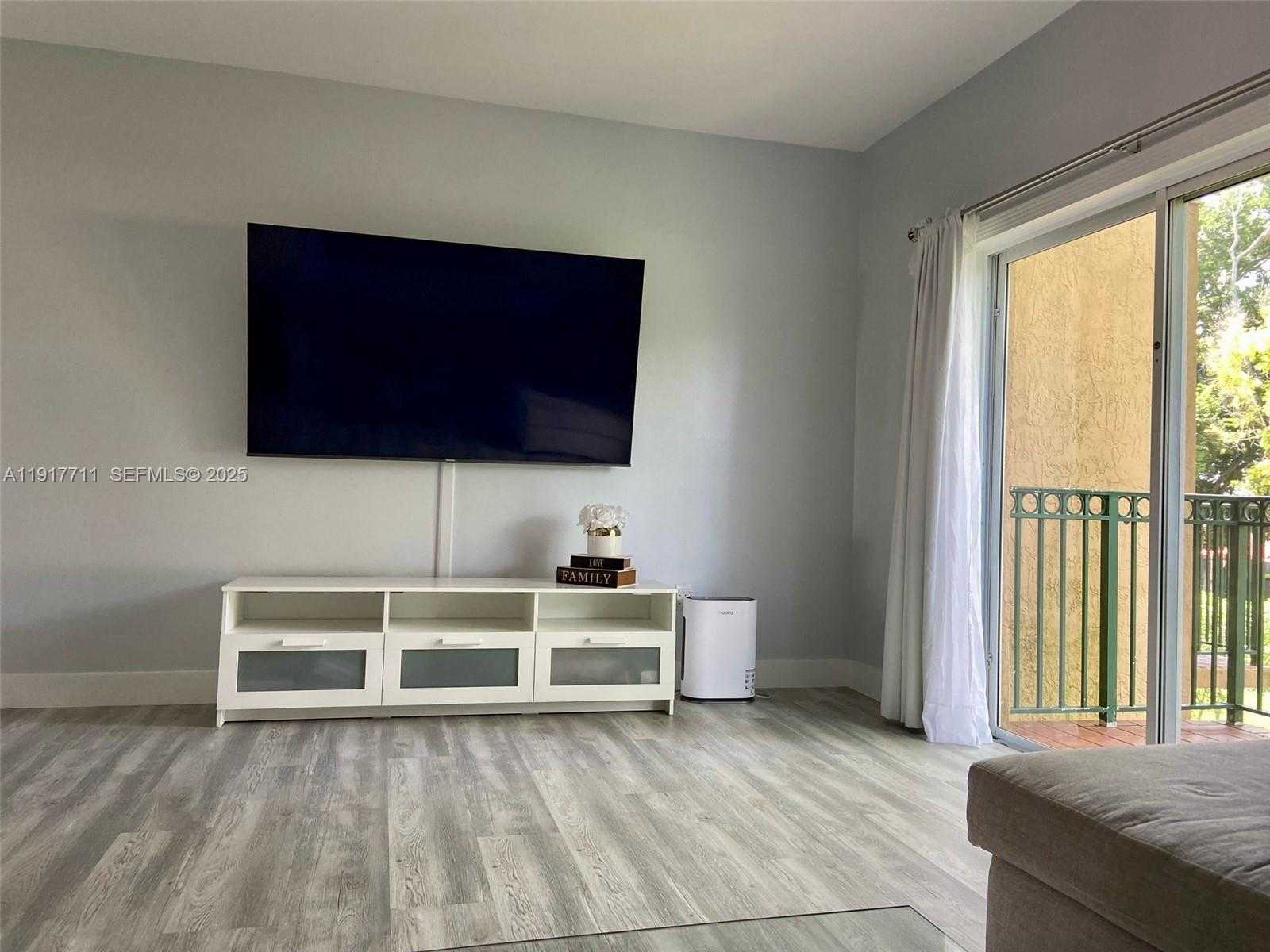 Small Image of 10018 HAMMOCKS BLVD #207-5, Miami Number 6