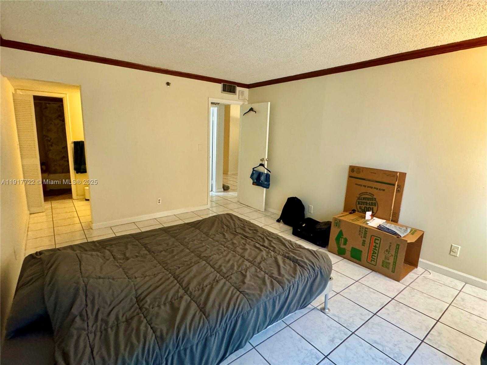 Small Image of 2401 COLLINS AVE #611, Miami Beach Number 23