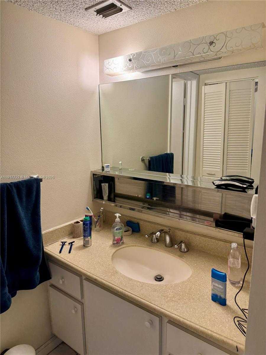 Small Image of 2401 COLLINS AVE #611, Miami Beach Number 24