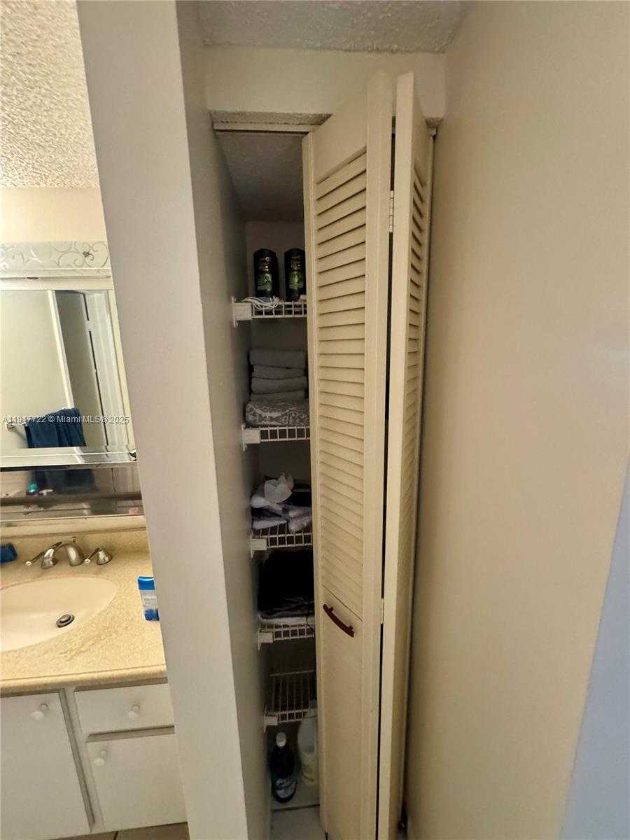 Small Image of 2401 COLLINS AVE #611, Miami Beach Number 25