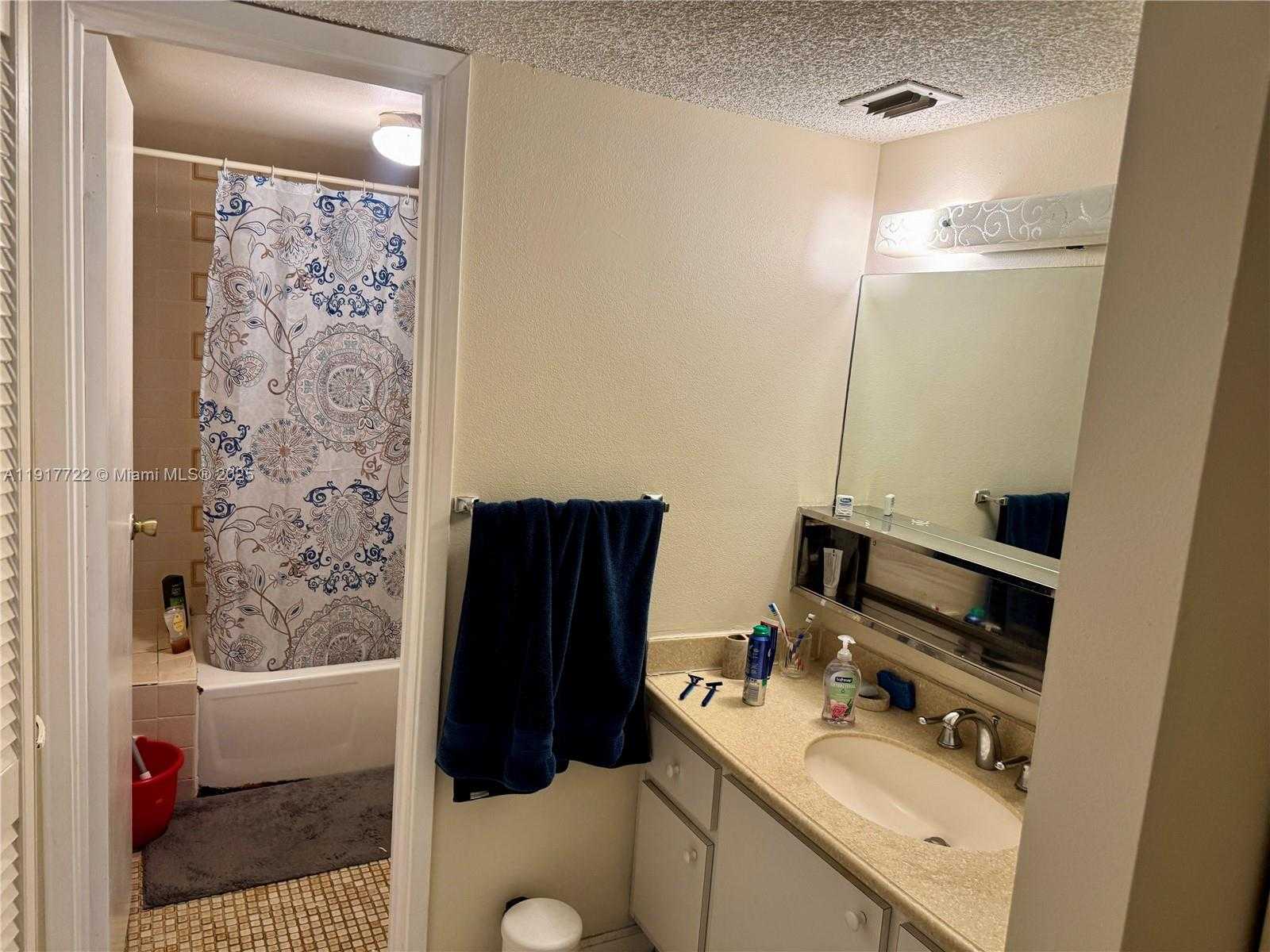 Small Image of 2401 COLLINS AVE #611, Miami Beach Number 26