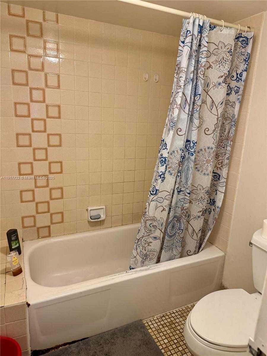 Small Image of 2401 COLLINS AVE #611, Miami Beach Number 27