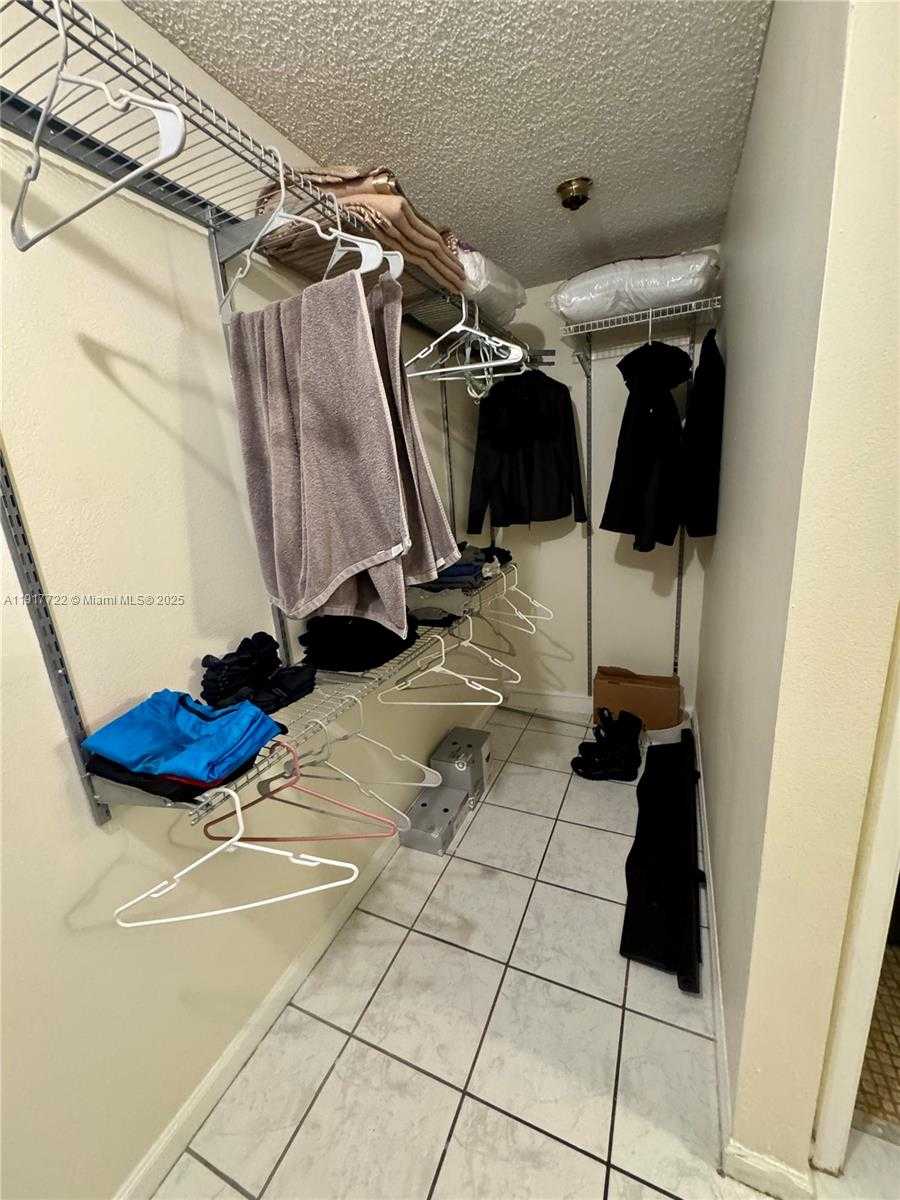 Small Image of 2401 COLLINS AVE #611, Miami Beach Number 29