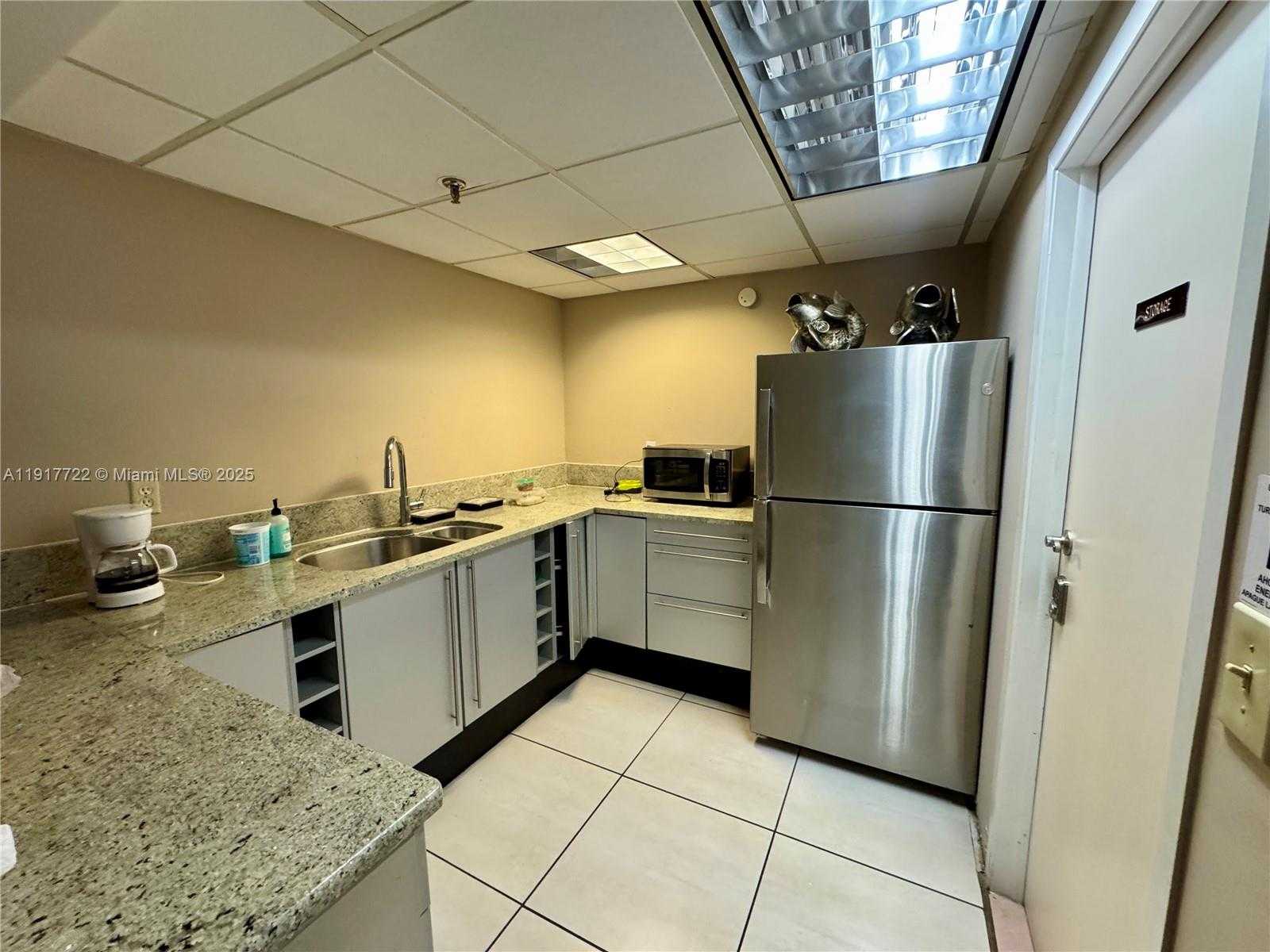 Small Image of 2401 COLLINS AVE #611, Miami Beach Number 46