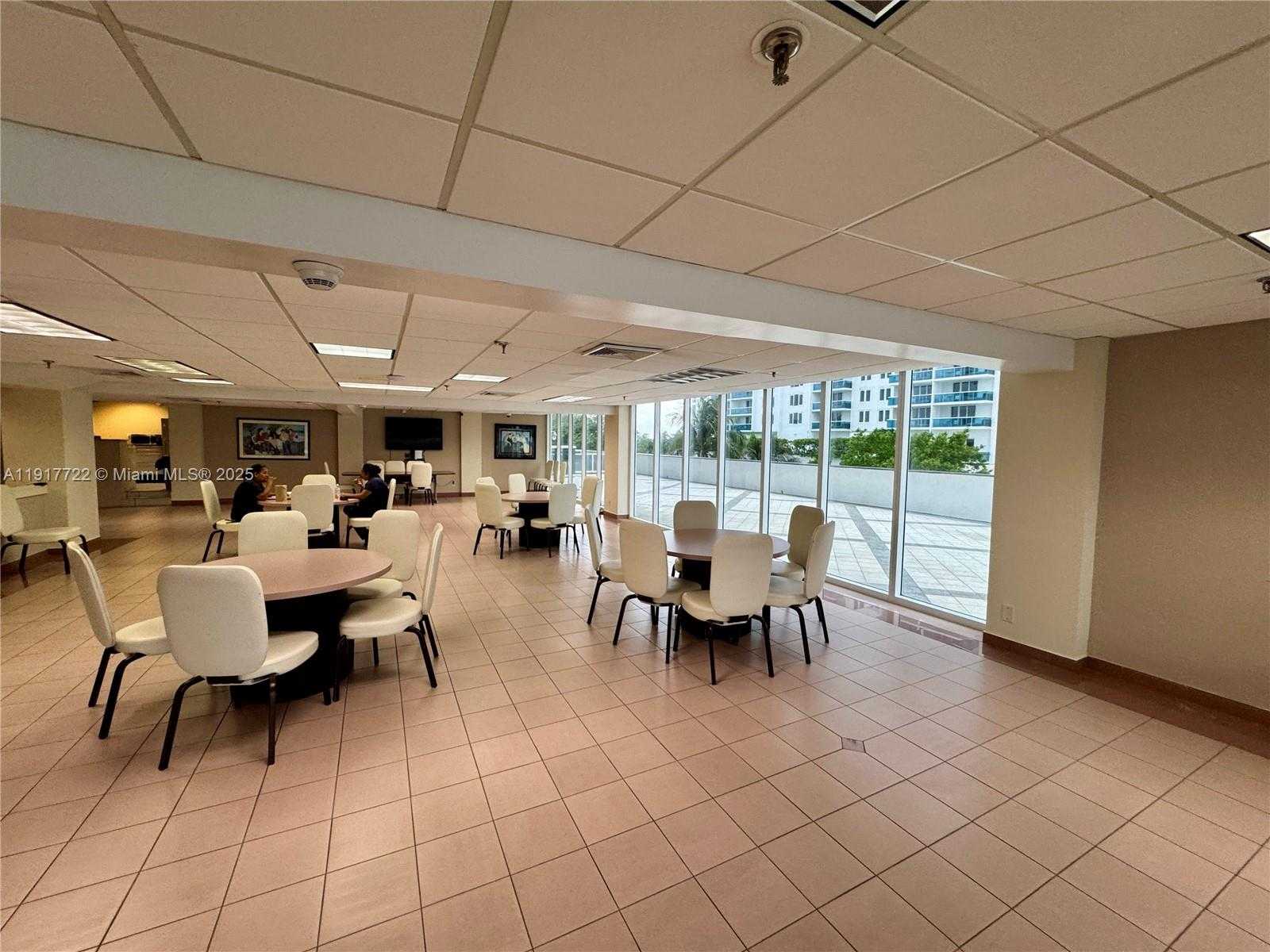 Small Image of 2401 COLLINS AVE #611, Miami Beach Number 48