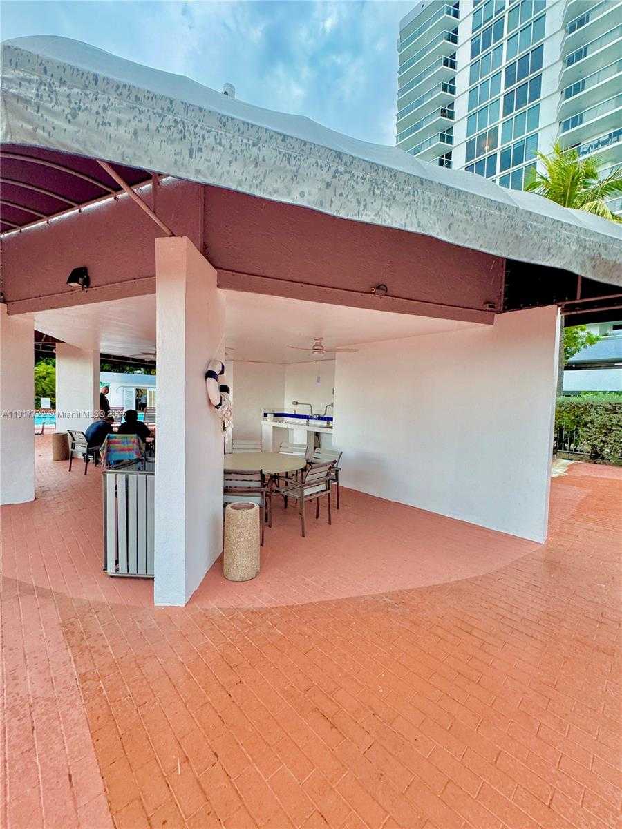 Small Image of 2401 COLLINS AVE #611, Miami Beach Number 70
