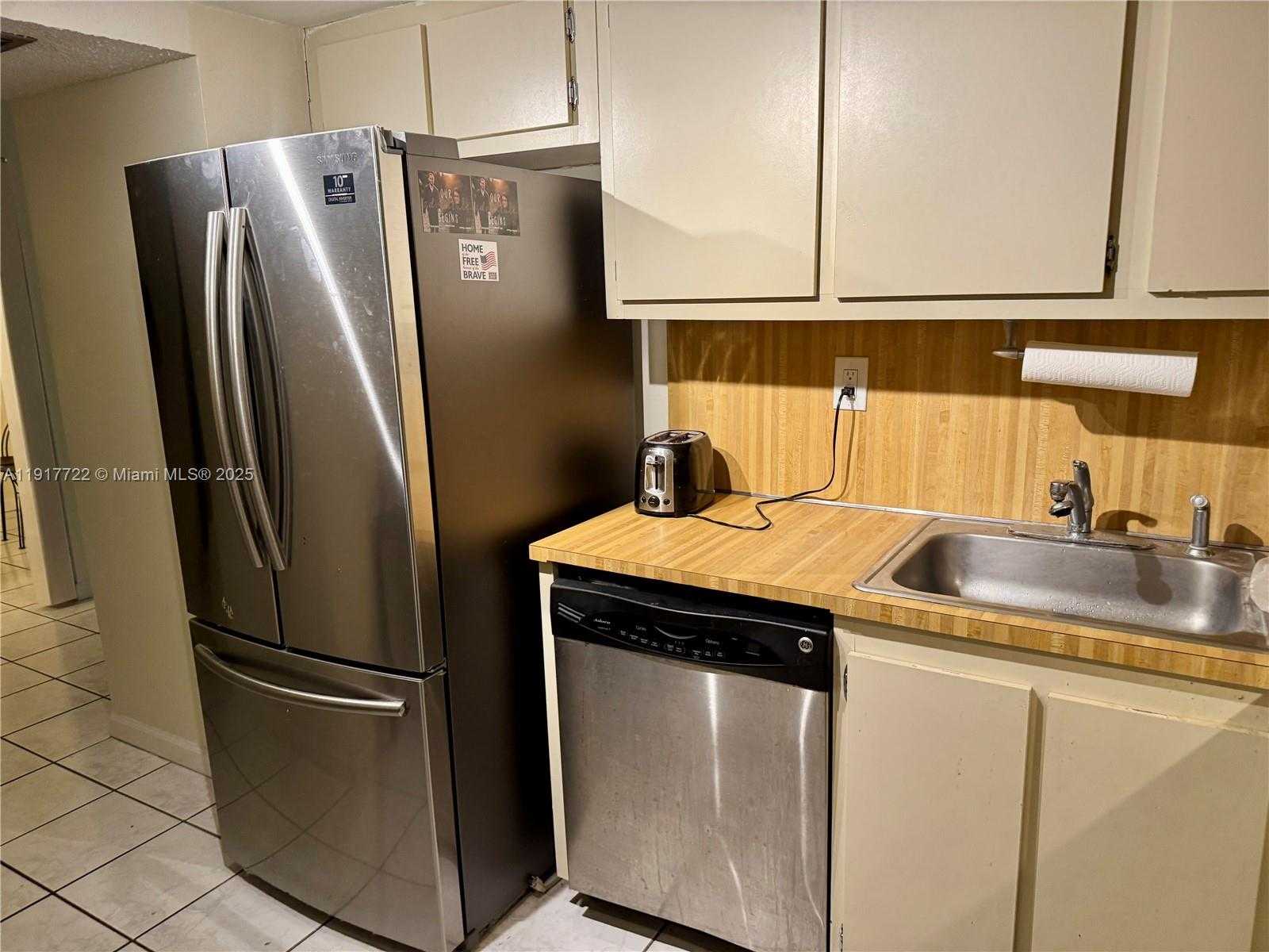 Small Image of 2401 COLLINS AVE #611, Miami Beach Number 8