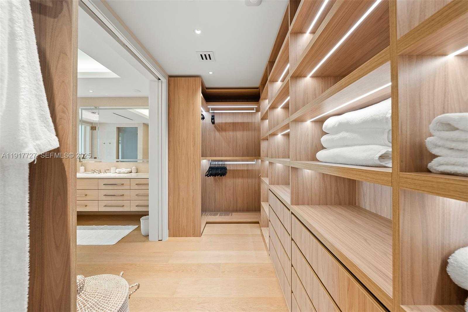 Small Image of 7916 FISHER ISLAND DR #7916, Miami Beach Number 30