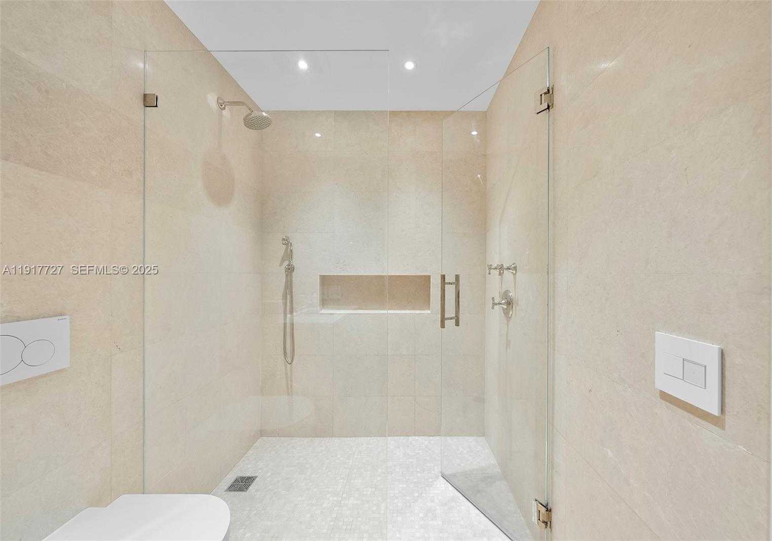 Small Image of 7916 FISHER ISLAND DR #7916, Miami Beach Number 41