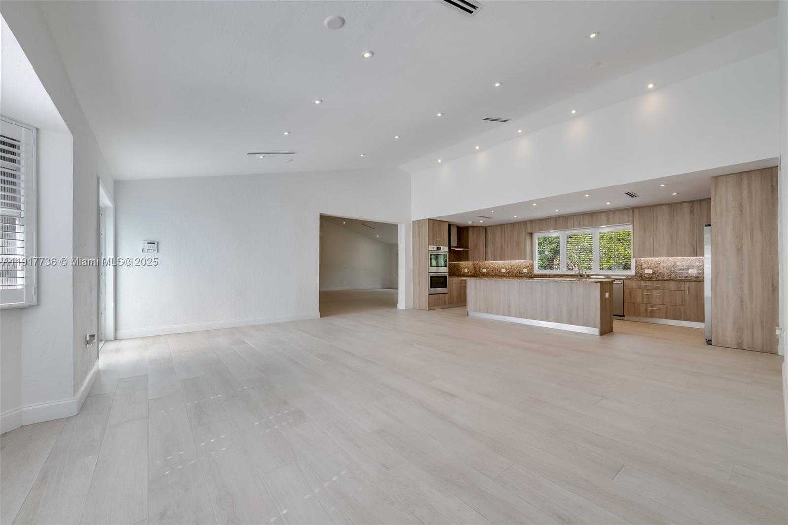 Small Image of 7675 SOUTH WEST 132ND ST, Pinecrest Number 3