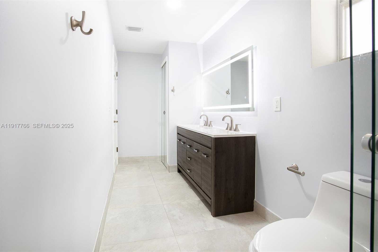 Small Image of 6670 NORTH WEST 114TH AVE #624, Doral Number 13
