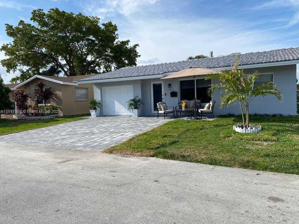 Small Image of 7303 NORTH WEST 57TH DR #7303, Tamarac Number 2