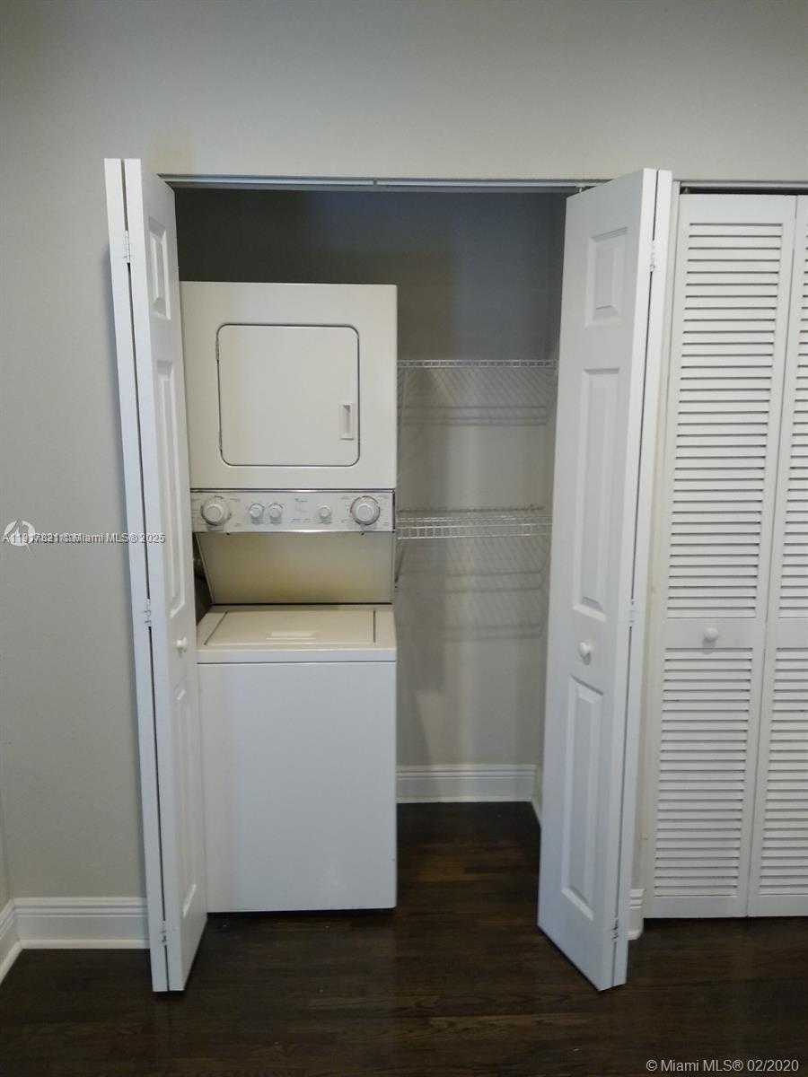 Small Image of 30 PHOENETIA AVE #8, Coral Gables Number 10