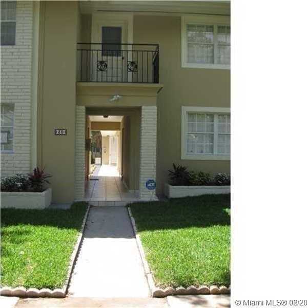 Small Image of 30 PHOENETIA AVE #8, Coral Gables Number 2