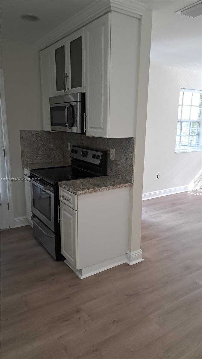 Small Image of 30 PHOENETIA AVE #8, Coral Gables Number 8