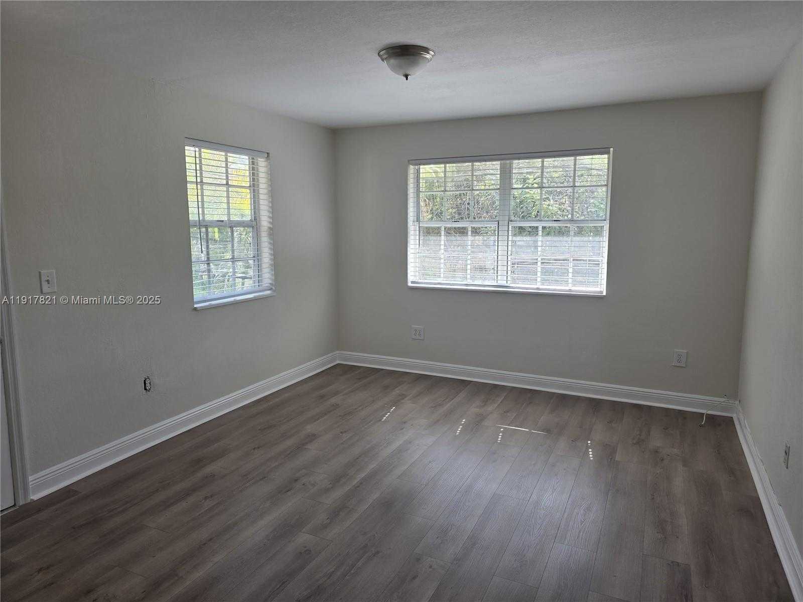 Small Image of 30 PHOENETIA AVE #8, Coral Gables Number 9