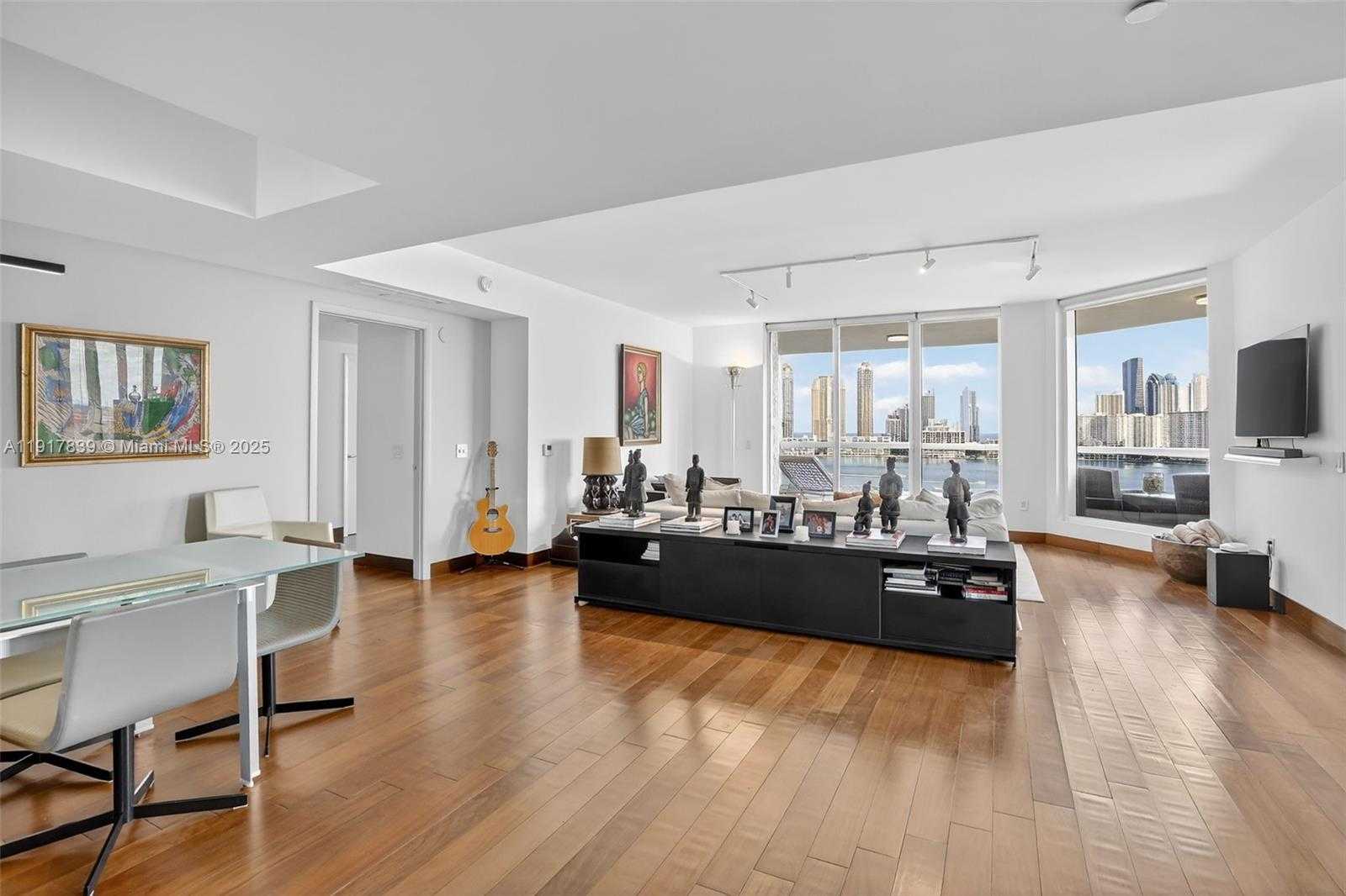 Imagen de Pequeño Objeto