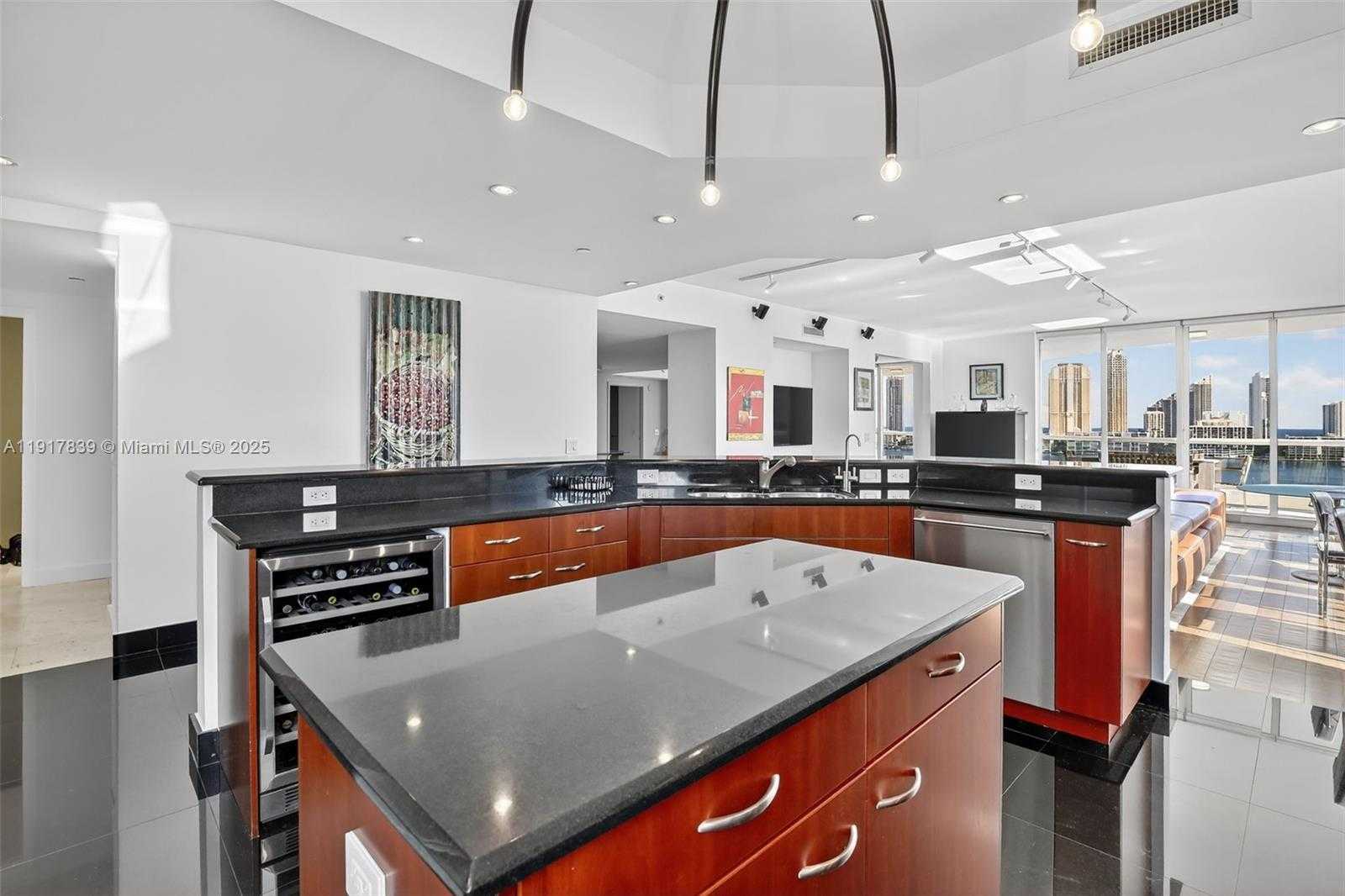 Imagen de Pequeño Objeto